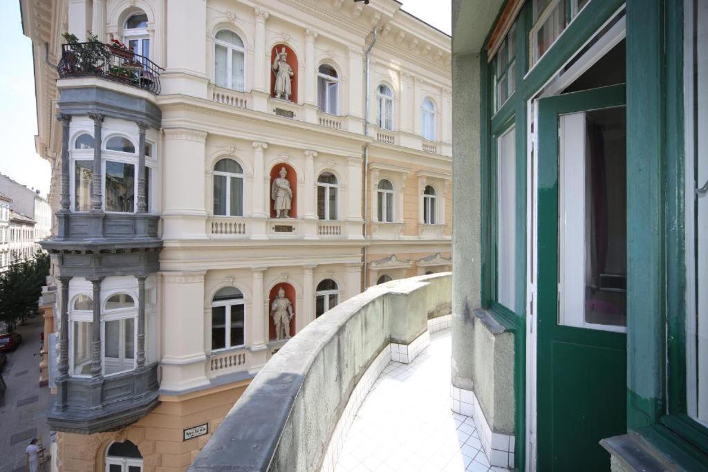 Amber Terrace Studios Downtown Budapest Bagian luar foto